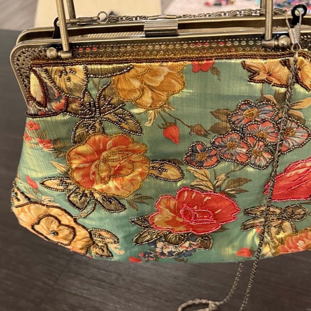 Vintage Floral Embroidered Top-Handle Clutch - Picture 4 of 6